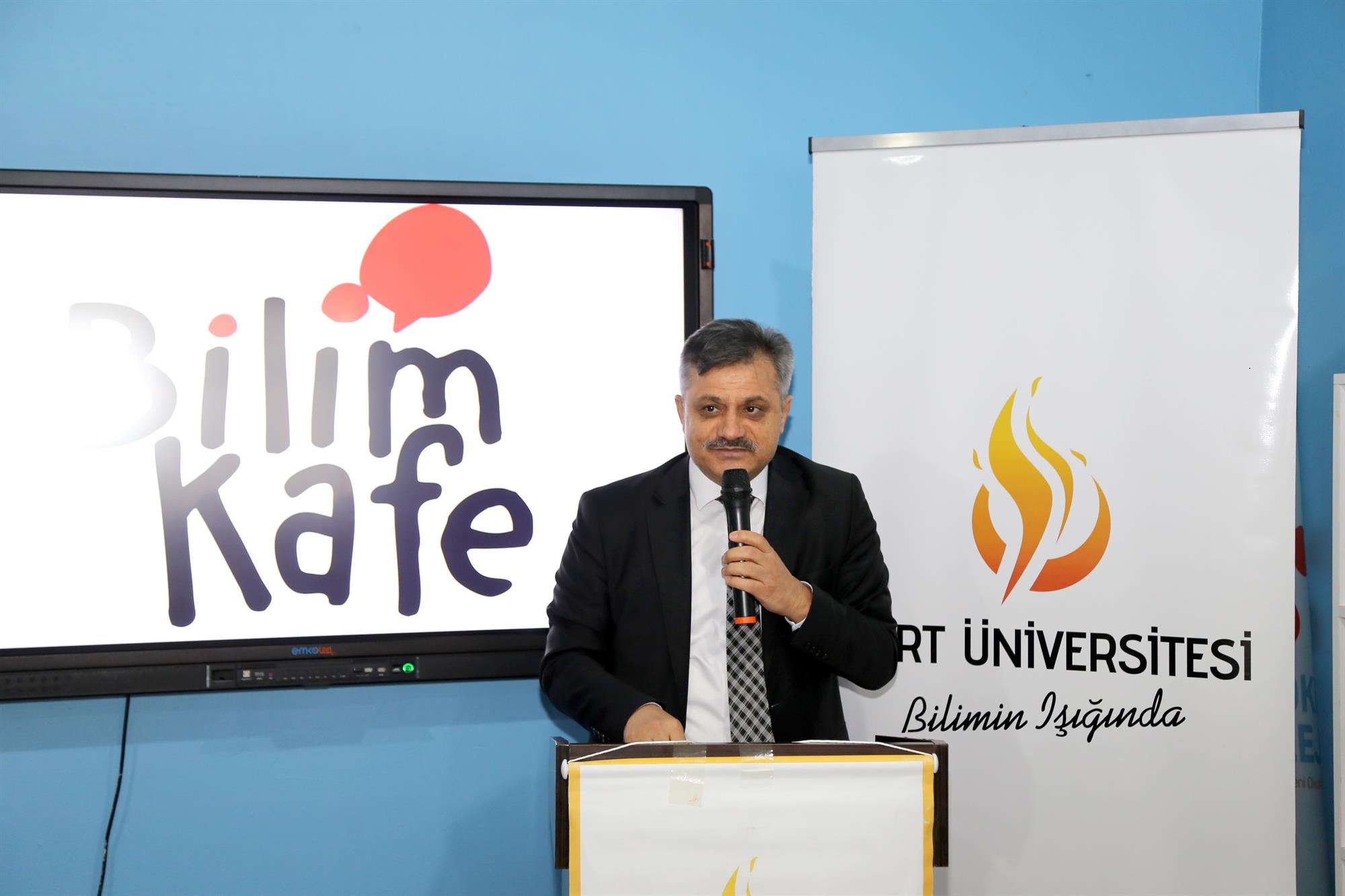 Gençler Soruyor, Bilim Yanıtlıyor: Bilim Kafe’de Deprem Oturumu